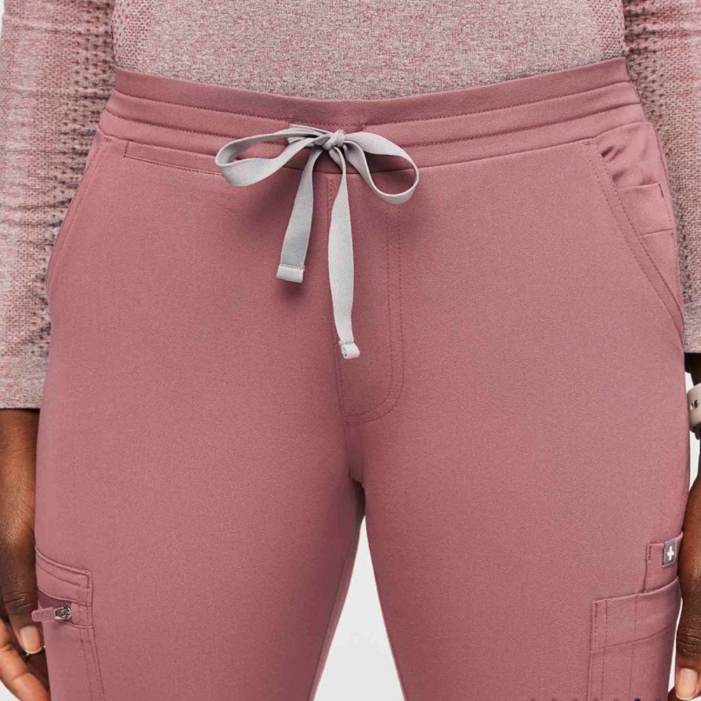 Figs Yola scrub bottoms XSP in Muave. XS petite.